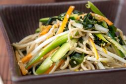 Easy Soba Noodle Salad with Wakame